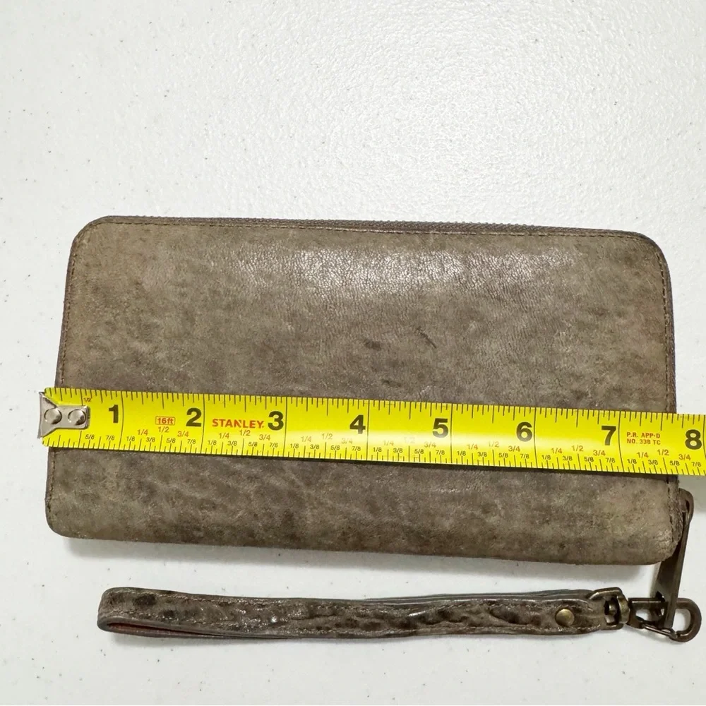 Will Leather Goods Zip Around Leather Clutch Wristlet